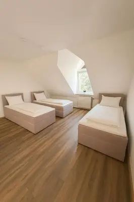 Ein Bett oder Betten in einem Zimmer der Unterkunft SUNNYHOME Monteurwohnungen und Apartments in Schwandorf