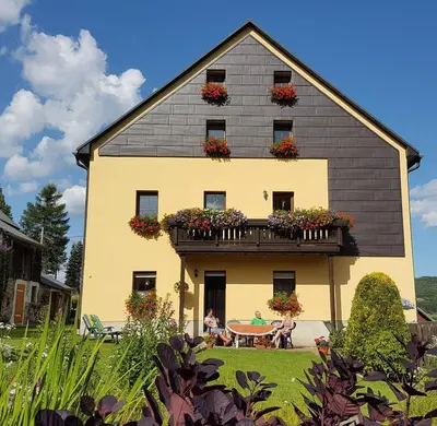 Das Gebäude in dem sich die Ferienwohnung befindet