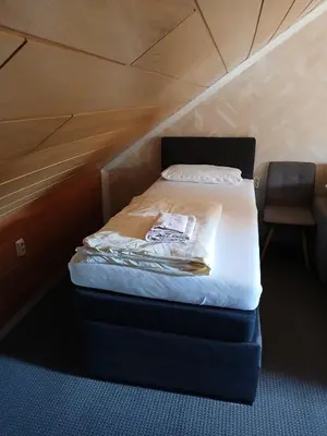 Ein Bett oder Betten in einem Zimmer der Unterkunft Doppelbett Zimmer plus Zustelbett