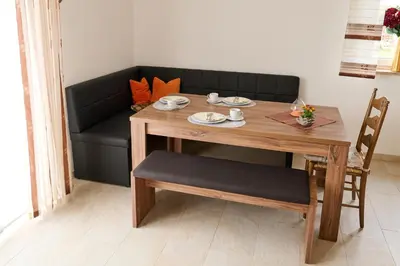 Ein Sitzbereich in der Unterkunft Ferienwohnung Kümmersbruck