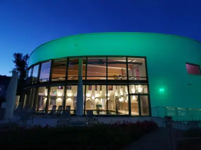 Das Gebäude in dem sich das Ferienhaus befindet