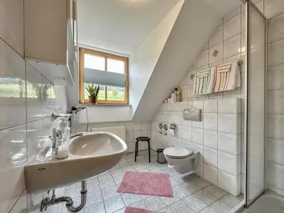 Ein Badezimmer in der Unterkunft Blumenhof
