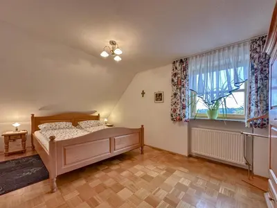Ein Bett oder Betten in einem Zimmer der Unterkunft Blumenhof