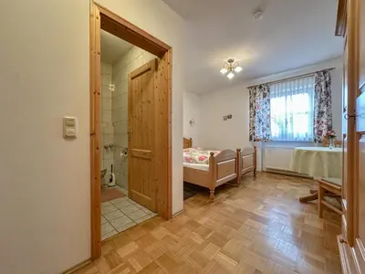 Ein Bett oder Betten in einem Zimmer der Unterkunft Blumenhof