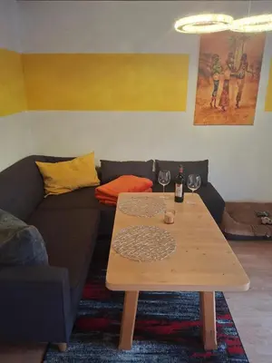 Ein Sitzbereich in der Unterkunft Ferienwohnung Herzmensch