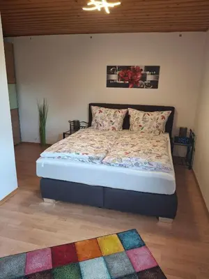 Ein Bett oder Betten in einem Zimmer der Unterkunft Ferienwohnung Herzmensch