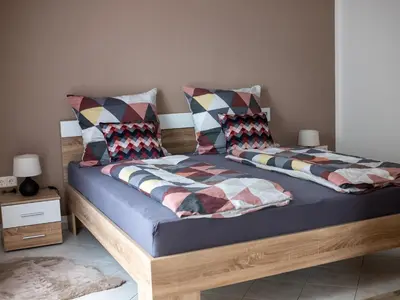 Ein Bett oder Betten in einem Zimmer der Unterkunft Ferienwohnung Hollerberg