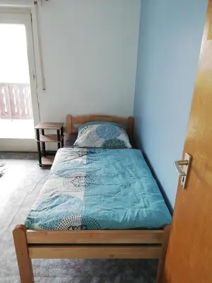 Ein Bett oder Betten in einem Zimmer der Unterkunft Wohnung für Arbeiter und Monteure bis 7 Personen