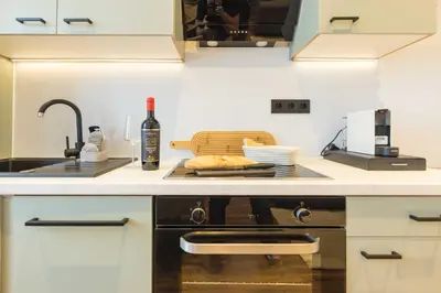 Küche/Küchenzeile in der Unterkunft FlowApartment Hof, 24h Checkin, IR-Sauna, Parkplatz, WLan250Mbit
