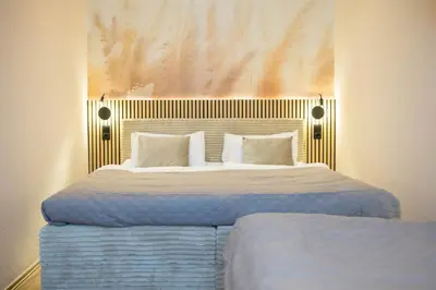 Ein Bett oder Betten in einem Zimmer der Unterkunft FlowApartment Hof, 24h Checkin, IR-Sauna, Parkplatz, WLan250Mbit