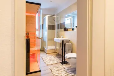Ein Badezimmer in der Unterkunft FlowApartment Hof, 24h Checkin, IR-Sauna, Parkplatz, WLan250Mbit