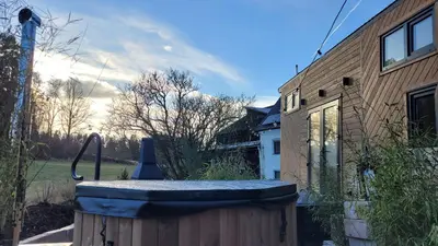 Das Gebäude in dem sich das Ferienhaus befindet