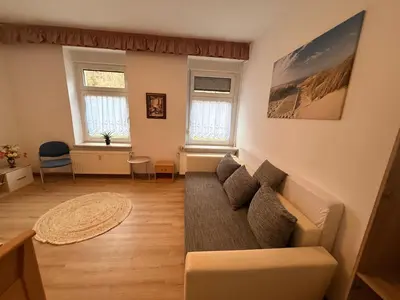 Ein Sitzbereich in der Unterkunft Ferienwohnung Goldener Drache