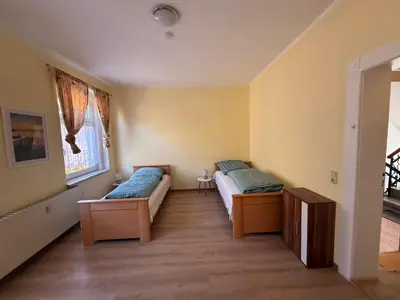 Ein Bett oder Betten in einem Zimmer der Unterkunft Ferienwohnung Goldener Drache