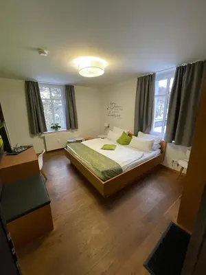 Ein Bett oder Betten in einem Zimmer der Unterkunft GleisEiNS