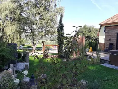 Ein Garten an der Unterkunft Holiday apartment with 1 bedroom