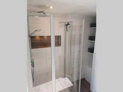 Ein Badezimmer in der Unterkunft Apartment Moderne Ferienwohnung mit Hot Tub und Fasssauna by Interhome