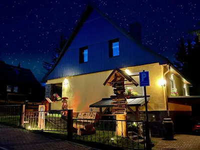 Das Gebäude in dem sich das Ferienhaus befindet