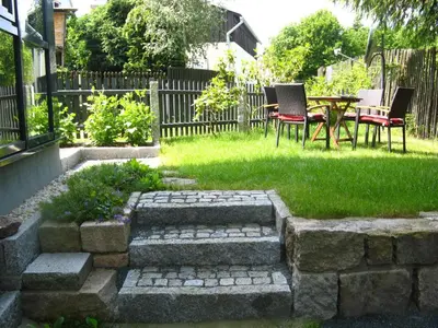 Ein Garten an der Unterkunft Apartment Moderne- niveauvoll eingerichtete Ferienwohnung by Interhome