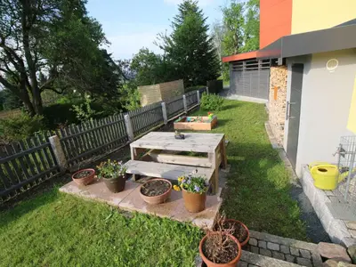 Ein Garten an der Unterkunft Apartment Moderne- niveauvoll eingerichtete Ferienwohnung by Interhome
