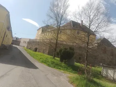 Das Gebäude in dem sich die Ferienwohnung befindet