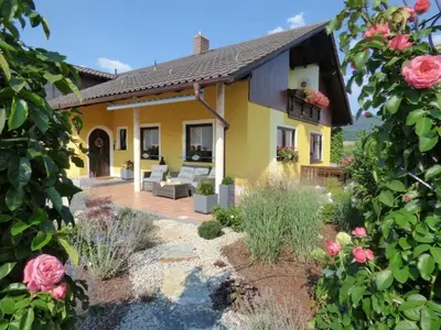 Ein Garten an der Unterkunft Apartment Komfortable Ferienwohnung mit Garten und Grill by Interhome