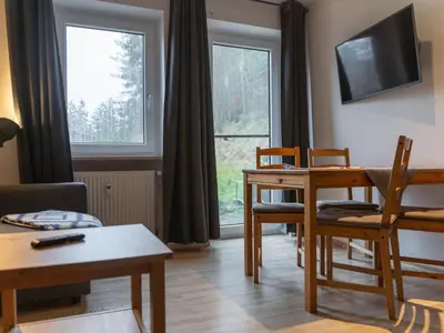 TV/Unterhaltungsangebot in der Unterkunft Apartment mit zwei Schlafzimmern und Terrasse by Interhome