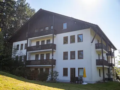 Das Gebäude in dem sich die Ferienwohnung befindet