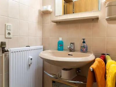 Ein Badezimmer in der Unterkunft Apartment mit zwei Schlafzimmern und Balkon by Interhome