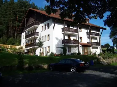 Das Gebäude in dem sich die Ferienwohnung befindet