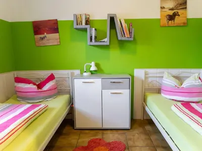 Ein Bett oder Betten in einem Zimmer der Unterkunft Apartment mit Balkon und Geschirrspülmaschine by Interhome