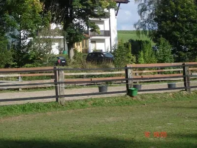 Ein Garten an der Unterkunft Apartment mit Balkon und Geschirrspülmaschine by Interhome