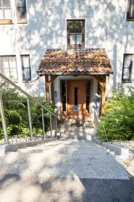 Das Gebäude in dem sich die Ferienwohnung befindet