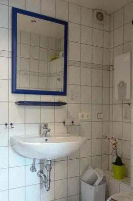 Ein Badezimmer in der Unterkunft Apartment mit Blick auf das Wasser by Interhome
