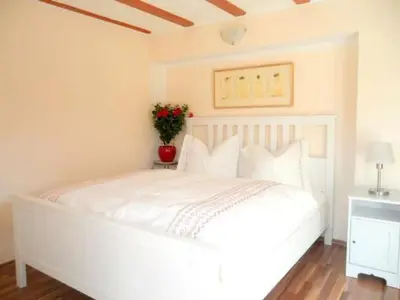 Ein Bett oder Betten in einem Zimmer der Unterkunft Apartment mit Blick auf das Wasser by Interhome