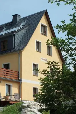 Das Gebäude in dem sich die Ferienwohnung befindet