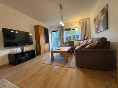 TV/Unterhaltungsangebot in der Unterkunft Wagner Apartment Bayreuth FeWo - Erdgeschoss - nähe Festspielhaus - 2 Schlafzimmer - Boxspringbetten - große Küche - Dusche - Badewanne - extra WC - Terrasse