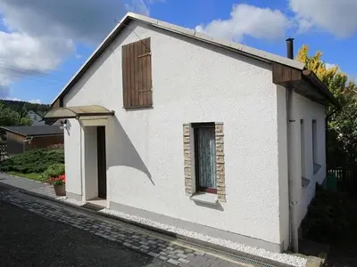 Das Gebäude in dem sich das Ferienhaus befindet