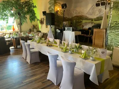 Ein Restaurant oder anderes Speiselokal in der Unterkunft Hotel Alpenhof
