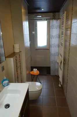 Ein Badezimmer in der Unterkunft Apartment Fewo Henneberg by Interhome