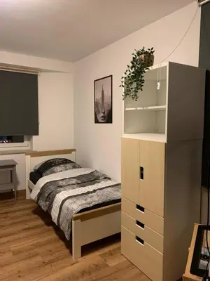 Ein Bett oder Betten in einem Zimmer der Unterkunft B16 City-Apartment, zentrales City-Apartment mit 4 Betten