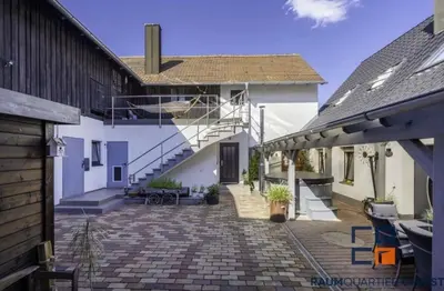Das Gebäude in dem sich die Ferienwohnung befindet