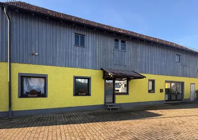 Das Gebäude in dem sich die Ferienwohnung befindet