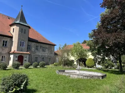 Ein Garten an der Unterkunft Schloss1611 B&B