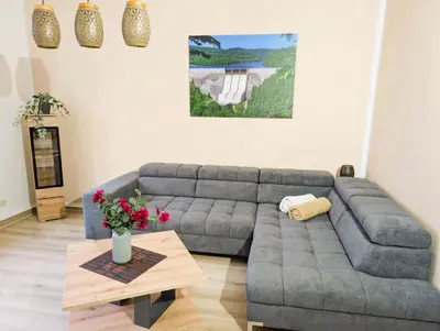Ein Sitzbereich in der Unterkunft 65m² Ferienwohnung zwischen Skiarena & Saunawelt