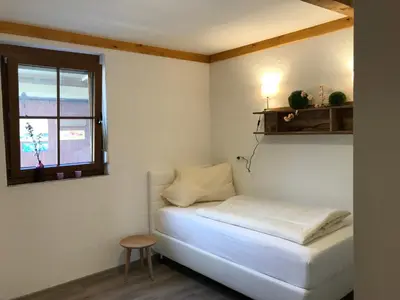 Ein Bett oder Betten in einem Zimmer der Unterkunft Rennerhof-Siebeneichen Fewo Waschbär
