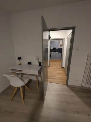 Grundriss der Unterkunft Moderne Ferienwohnung mit Balkon - 3 Minuten zum See für bis zu 4 Personen