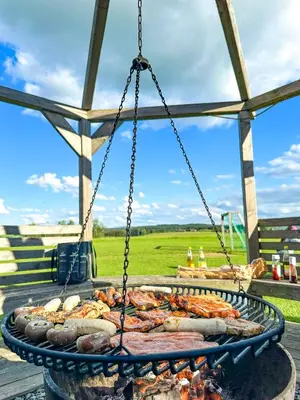 Ein für Gäste verfügbarer Grill in der Ferienwohnung