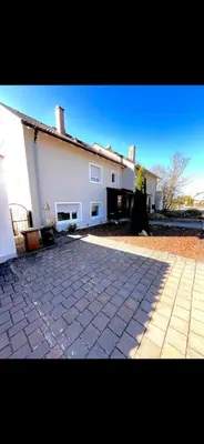 Das Gebäude in dem sich das Privatzimmer befindet