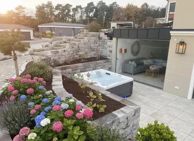 Ein Garten an der Unterkunft Regentaloase - Deine Privat-Spa Villa für Zwei